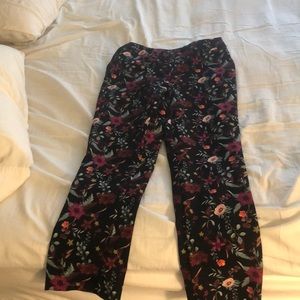 Straight leg floral patterned pants